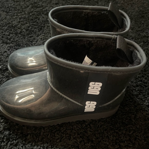 Like new Ugg boots - Picture 1 of 5